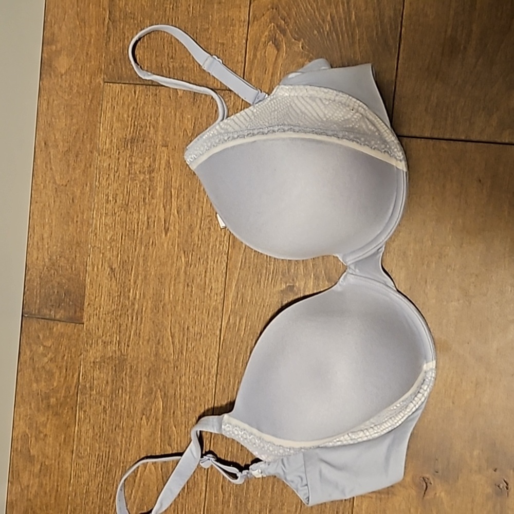 1 Victoria's Secret bra  gently wore